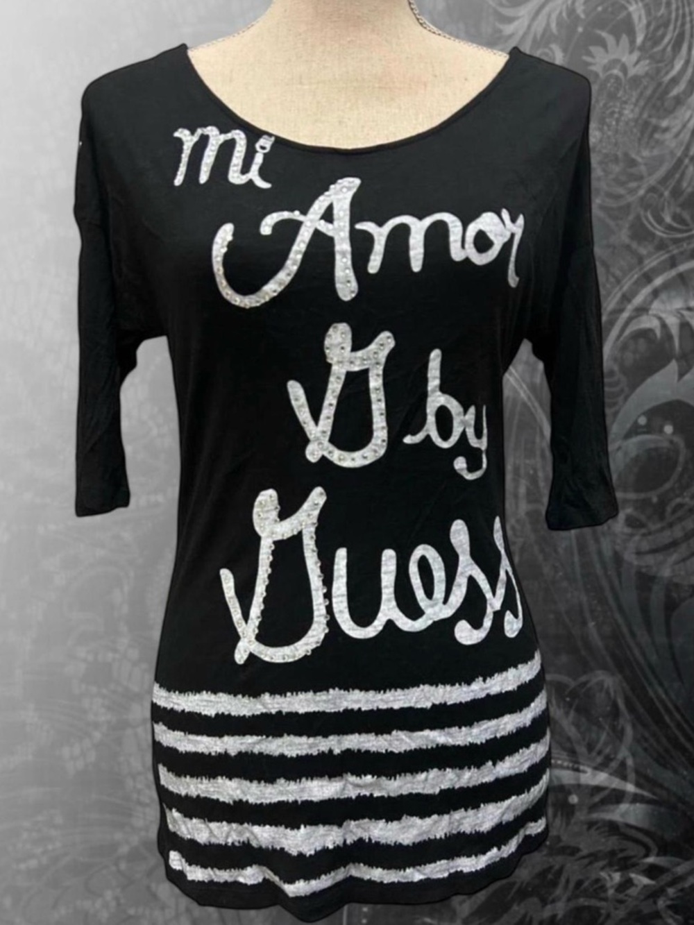 Stunning Vintage 2000s Guess Top With embellished detailing <33